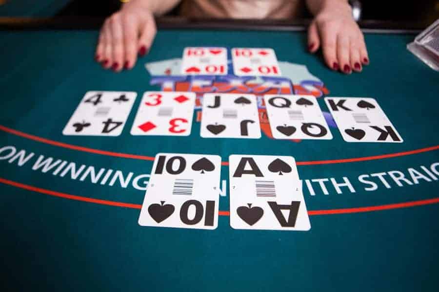 Bài cào Baccarat và Blackjack 21 điểm như thế nào?