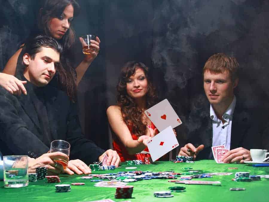 Mãn nhãn với giao diện bài Poker thu nhỏ trên điện thoại