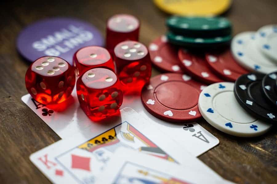 Những lời khuyên sáng giá khi chơi Poker mà bạn cần biết