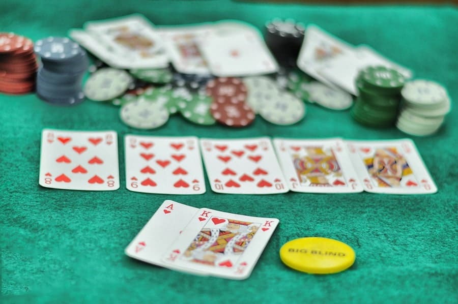 Luật chơi Baccarat có đặc điểm gì thú vị