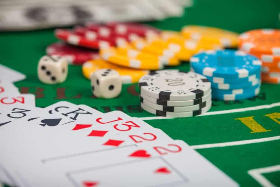 Những cách đặt phù hợp cho từng bộ bài Blackjack