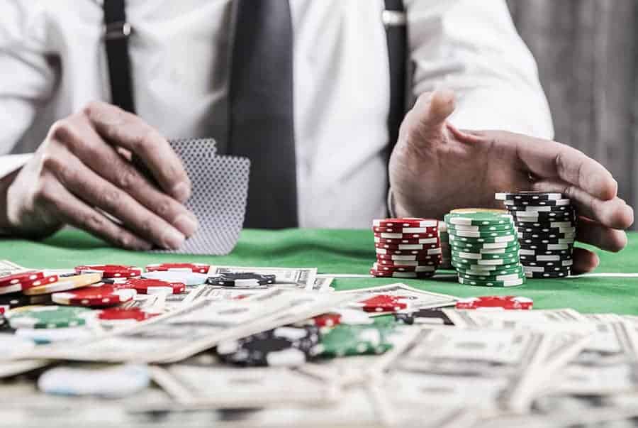 Những cách làm chủ sòng bài online Poker - Hình 1