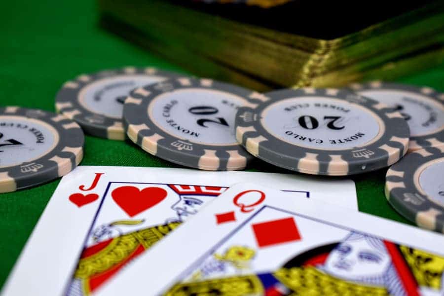 Những điều thú vị khi đến với Poker online - Hình 1