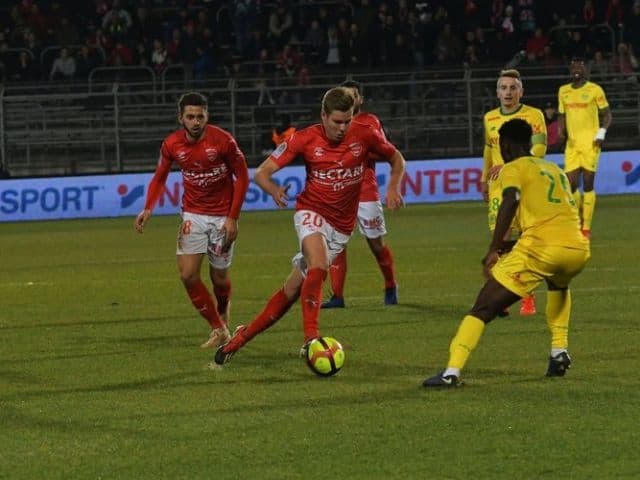 Soi kèo nhà cái bóng đá trận Nimes vs Brest