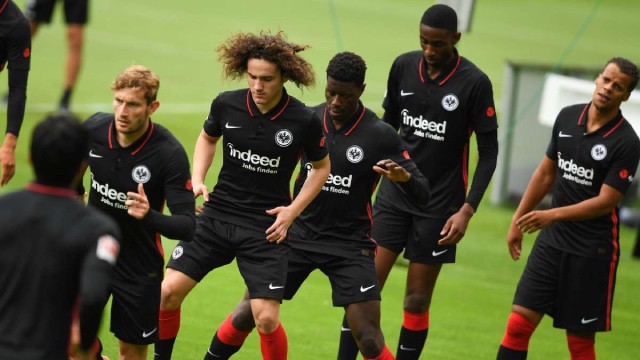 Soi kèo nhà cái bóng đá trận Eintracht Frankfurt vs Augsburg