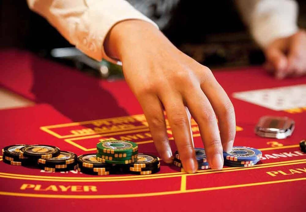 Chỉ ra vài lựa chọn bàn cần đưa ra trong lúc chơi Blackjack